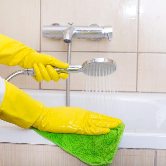 How-To-Clean-A-Bathtub