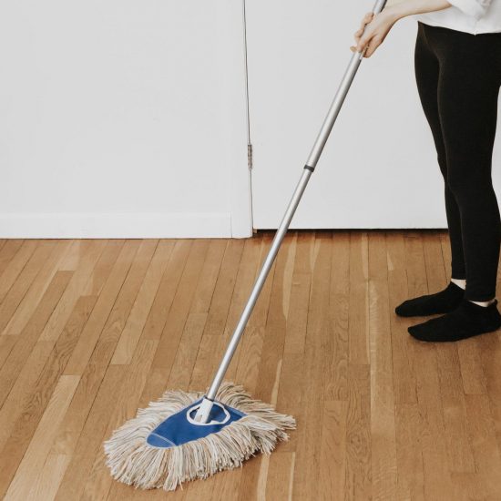 wooly-dust-mop-floor-dusting-mopping-cleaner-includes-frame-and-extension-handle-mops-2_1883x1500